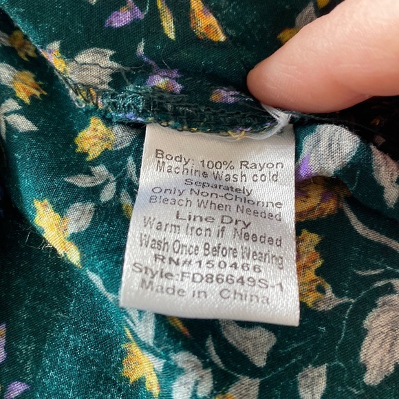 Fun2Fun flowy floral top - Picture 5 of 5